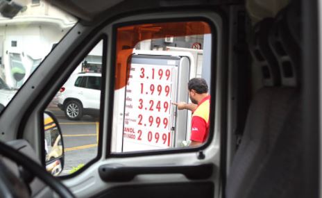 Com nova política de preços, reajustes de combustíveis pesam no bolso